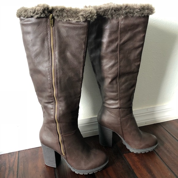 High brown boots - Picture 1 of 4